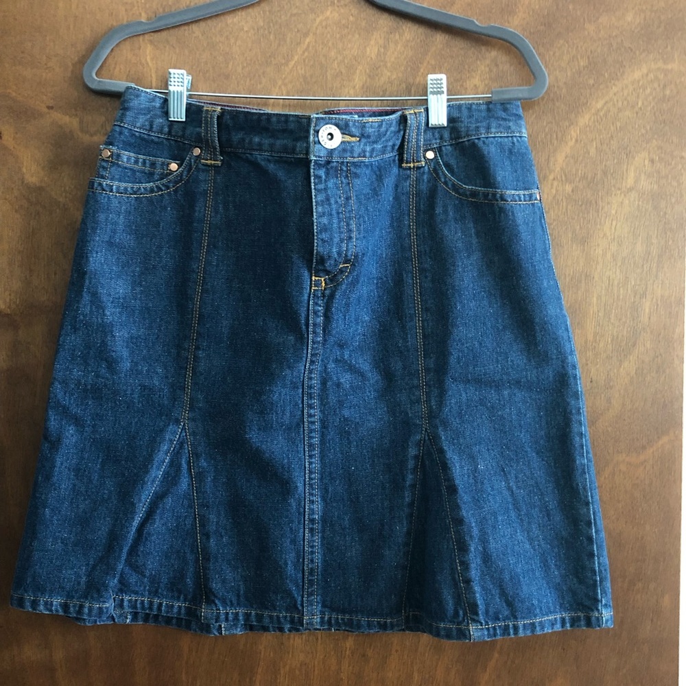 Tommy Hilfiger denim skirt: timeless shape/color